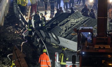 إيطاليا: مصرع 21 شخصا بسقوط حافلة في مدينة البندقية