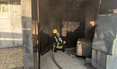 إخماد حريق منزل ومطعم في مخيم طولكرم وإخلاء مواطنة محاصرة