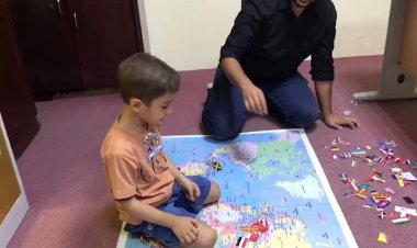 طفل يحفظ أعلام ومواقع أكثر من 120 دولة