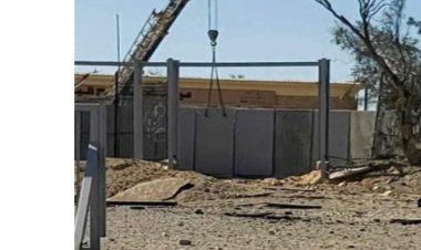 مصر تغلق الممر الفاصل بين معبر رفح بحوائط خرسانه جاهزه التركيب