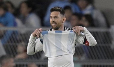 ميسي يعلق على واقعة "البصق" عليه (فيديو)