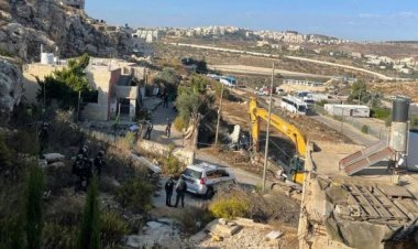 رغم الحصار- بلدية الاحتلال تهدم 4 شقق ومنشأة تجارية في القدس