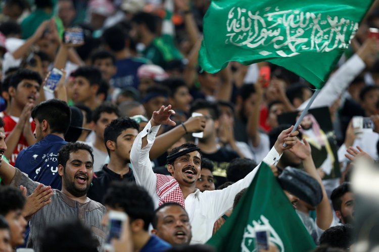 الرئيس عباس يؤكد لولي العهد السعودي دعم فلسطين الكامل لاستضافة المملكة كأس العالم 2034