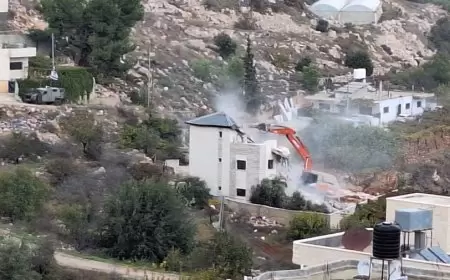 الاحتلال يهدم 4 منازل ومنشآت ويجرف أراضٍ في الضفة