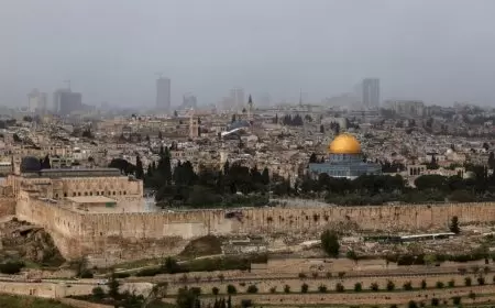 حصار القدس والمسجد الاقصى يدخل شهره الثالث