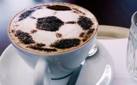 دراسة تحذر لاعبي كرة القدم من تأثير الكافيين على اتخاذ القرار