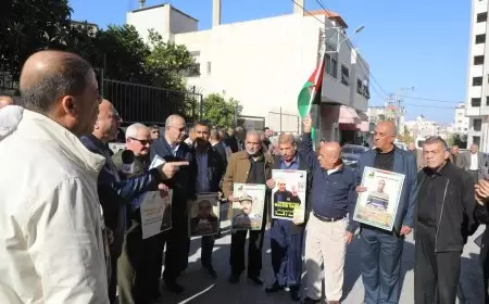 صور :  الوقفة التضامنية الأسبوعية من أمام مقر الصليب الأحمر بطولكرم