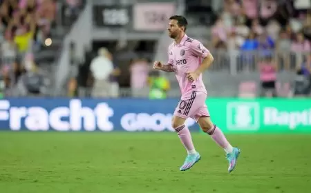 ميسي يواجه فريق طفولته في مباراة ودية