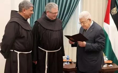 الرئيس يتسلم دعوة لحضور قداس عيد الميلاد المجيد