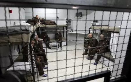 إدارة سجون الاحتلال تشدد إجراءاتها بحق المعتقلين في عيادة الرملة