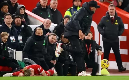 إصابة مدافع ليفربول بعد اصطدامه بكلوب