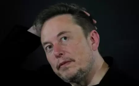 ماسك أمام معضلة أخرى.. دعوى تتهمه بـ"أكل" مكافآت الموظفين