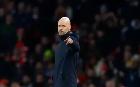 إقالة مانشستر يونايتد لتن هاغ تتوقف على "استشارة"