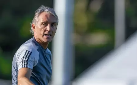 مانشيني يضم 30 لاعباً إلى قائمة السعودية قبل كأس آسيا