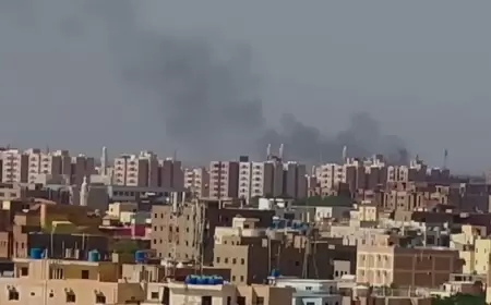 معارك عنيفة في الخرطوم.. وتصاعد كثيف للدخان