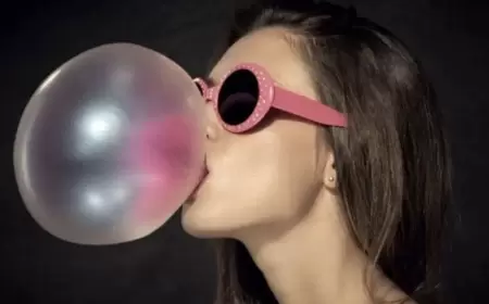 ماذا يحدث إذا مضغت العلكة أكثر من 3 دقائق؟.. خبيرة روسية تفاجئك