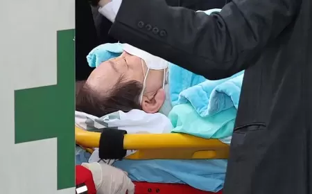 زعيم المعارضة بكوريا بـ"العناية".. والشرطة تداهم بيت مهاجمه