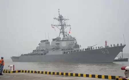 أثناء إبحارها.. مسلحون يصعدون على متن سفينة قبالة الصومال