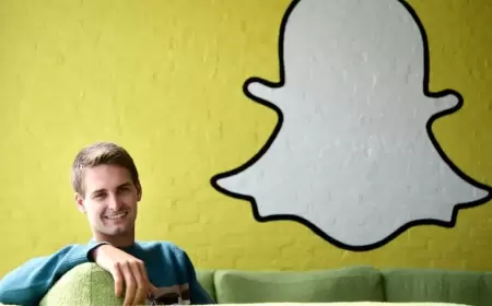 "السوشيال ميديا ماتت".. مبتكر سناب ينعى فيسبوك وإكس