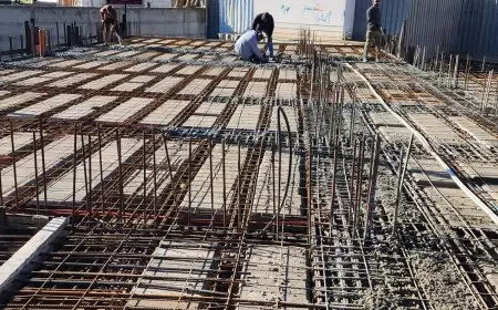 صب سقف الطابق الأرضي في مدرسة عبد الرحيم الموحد في ذنابة