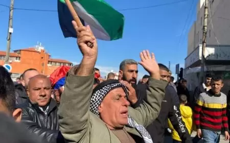 صور : تشييع جثمان الشهيد فارس محمود خليفة في مقبرة الشهداء في مخيم نور شمس بطولكرم