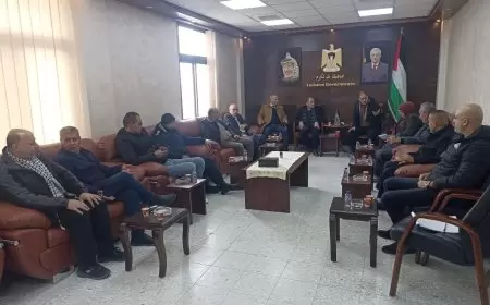 طقاطقة يجتمع مع لجنة الطوارئ وحصر الأضرار في مخيمي طولكرم ونور شمس