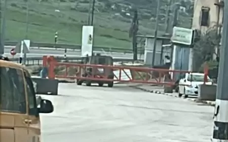 الاحتلال يغلق مدخل بلدة سنجل ويعرقل حركة المواطنين