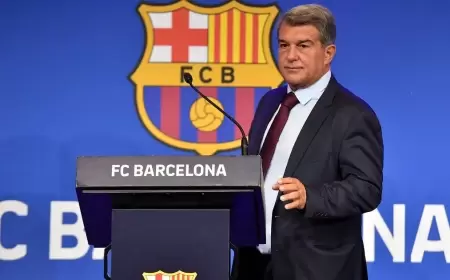 لابورتا يلجأ إلى مدرب السعودية