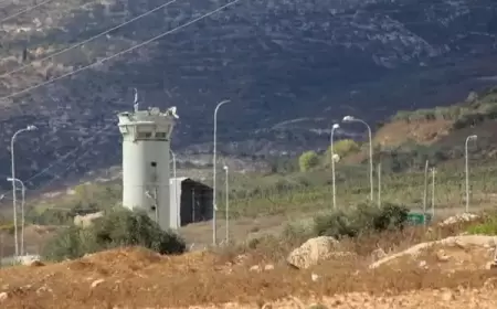 قوات الاحتلال تنصب برجا عسكريا وكرفانات شمال الخليل