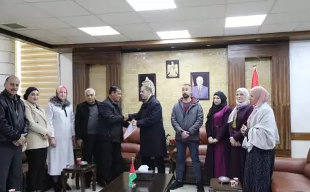 طقاطقة يتسلم التقرير السنوي لانجازات مديرية داخلية طولكرم لعام ٢٠٢٣