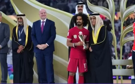 كأس آسيا.. عفيف يفوز بجائزتي أفضل لاعب والهداف