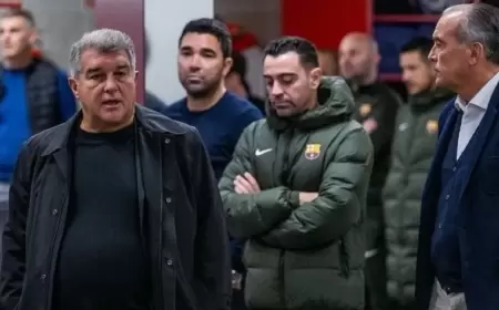 رئيس برشلونة في حالة "هيجان".. كسر "الصحون" وهرب الجميع منه