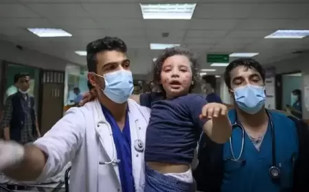 واشنطن بوست: أطباء غزة بين التهجير والاعتقال والموت