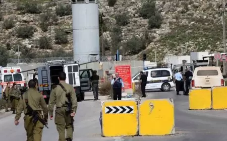 الاحتلال يغلق حاجز جبع شمال شرق القدس ويعتدي على المواطنين