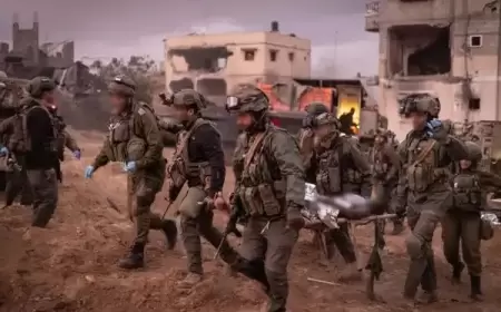 الاحتلال يعترف بمقتل 3 جنود بغزة ويقصف مجددا حشودا تنتظر مساعدات