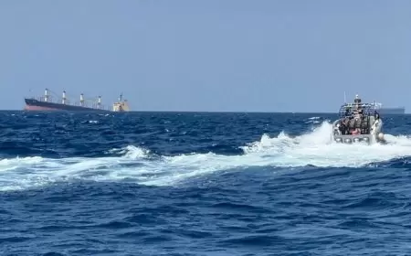 القيادة الوسطى الأمريكية تعلن استهداف صاروخين مضادين للسفن للحوثيين في اليمن