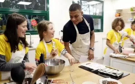 مبابي يقاضي مطعماً بسبب "الخبز".. والمالك: فقد عقله