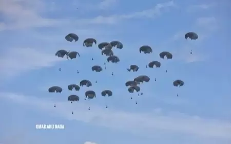 خبراء: وسائل المساعدات غير البرية لغزة لا تستجيب لحجم الأزمة