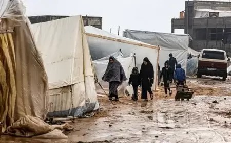 غرق مئات خيام النازحين نتيجة الأمطار والرياح الشديدة في غزة