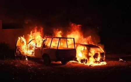 مستوطنون يعتدون على المواطنين ويحرقون مركبة في نابلس