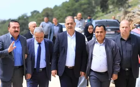 محافظ طولكرم مصطفى طقاطقة يطلع على مشروع شق الطرق الزراعية في أحراش عنبتا والممول من الصندوق العربي للإنماء الإقتصادي والإجتماعي بالكويت