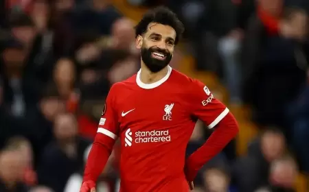 مبلغ فلكي يتقاضاه صلاح "دون ركل الكرة"