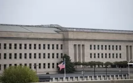 واشنطن تفرض قيودا على دخول 10 مسؤولين سوريين وأفراد أسرهم