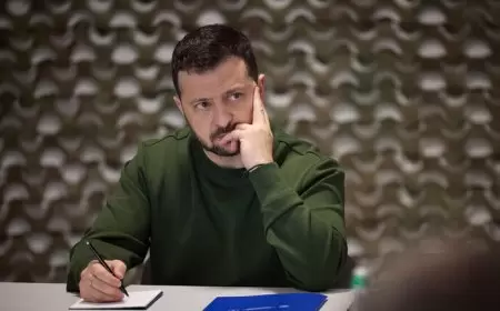 تخبط وإقالات.. زيلينسكي يتخلص من يده اليمنى وعددا من مستشاريه