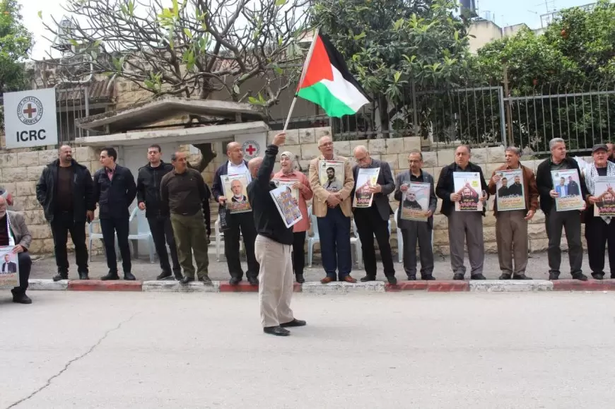 طولكرم: وقفة تضامنية مع المعتقلين في سجون الاحتلال