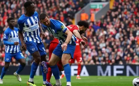 مدافع ليفربول يهاجم صلاح: "مستفز".. يقودني إلى "الجنون"