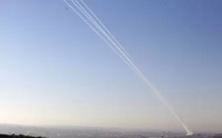 اطلاق 30 صاروخا من جنوب لبنان باتجاه اسرائيل