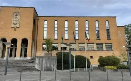 علم فلسطين يعلو مبنى بلدية "إيفير" تضامنا مع غزة في بلجيكا