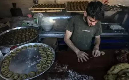 الحرب تخطف فرحة غزة بكعك العيد