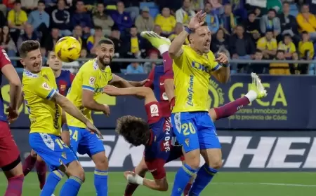 "مقصية" فيلكس تمنح برشلونة فوزاً هاماً على قادش